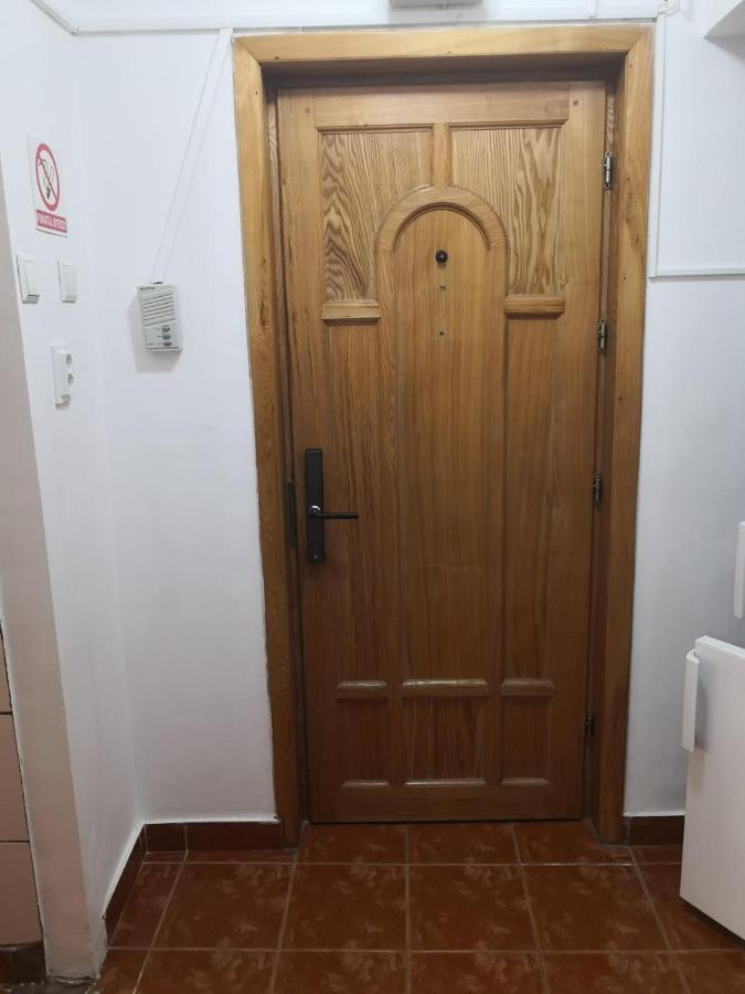 Apartament Cu Doua Camere Targu Jiu Exterior photo